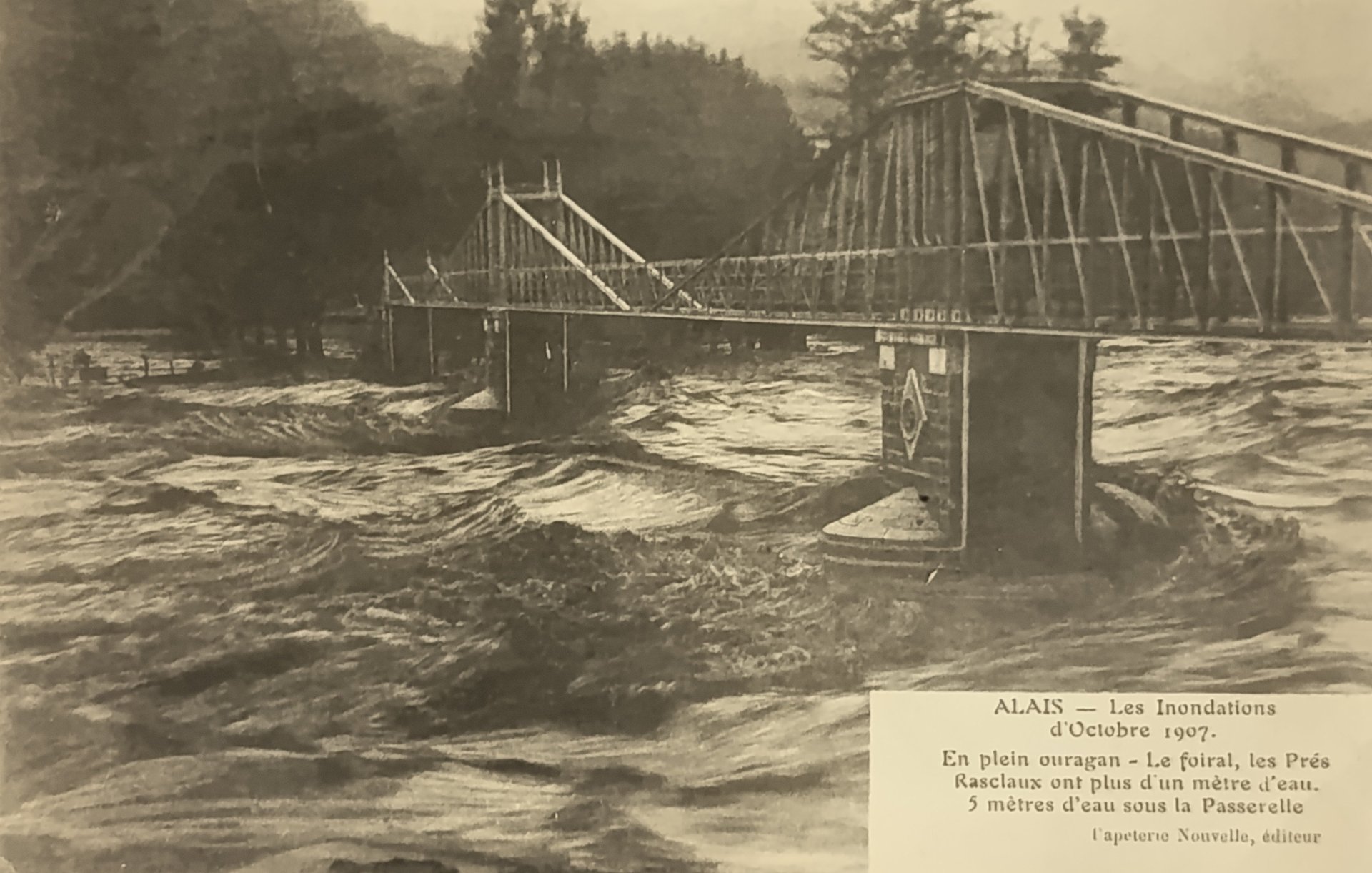 ALAIS les inondations de 1907 - Les près Rasclaux.
CPA carte postale ancienne