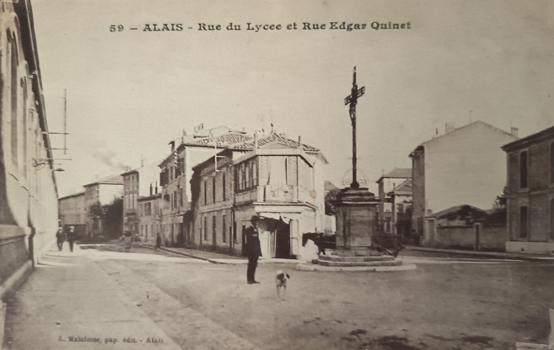 ALAIS - Rue du lycée - Rue Edgar Quinet - Alès GARD.
Carte postale ancienne.