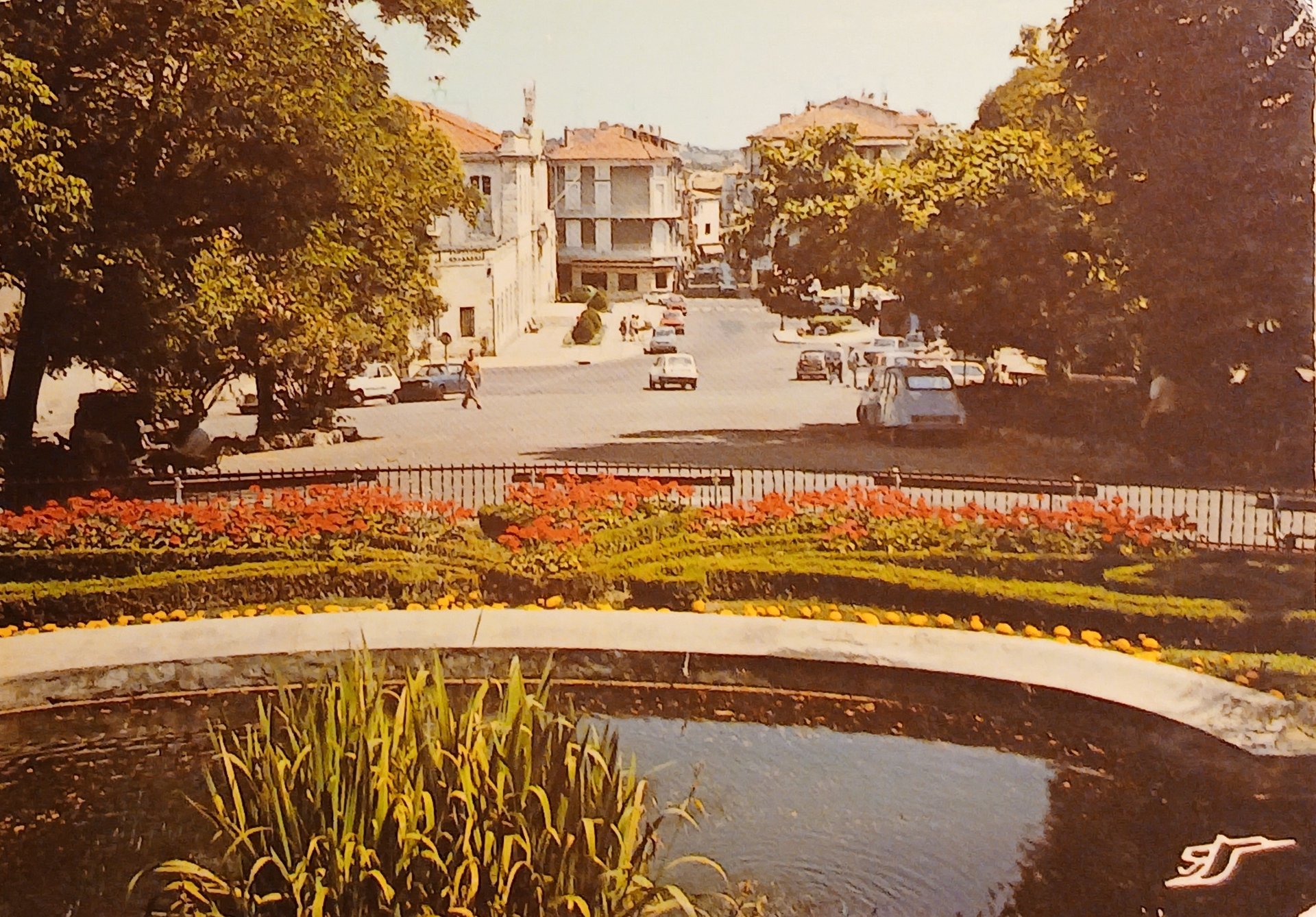 Alès les jardins du Bosquet
Carte postale semi-moderne.
Alès - GARD