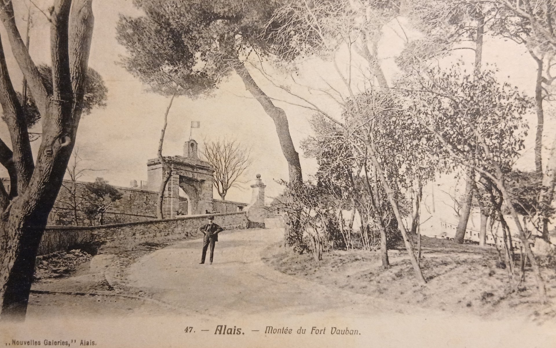 Alès montée du fort Vauban
Carte postale ancienne - CPA