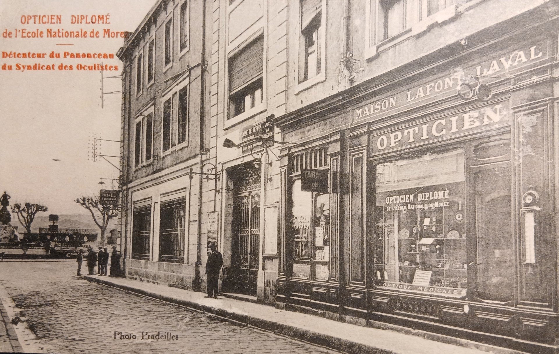 Rue d'Avéjan - opticien lafont laval 
Carte postale ancienne - ALAIS -Alès Gard
