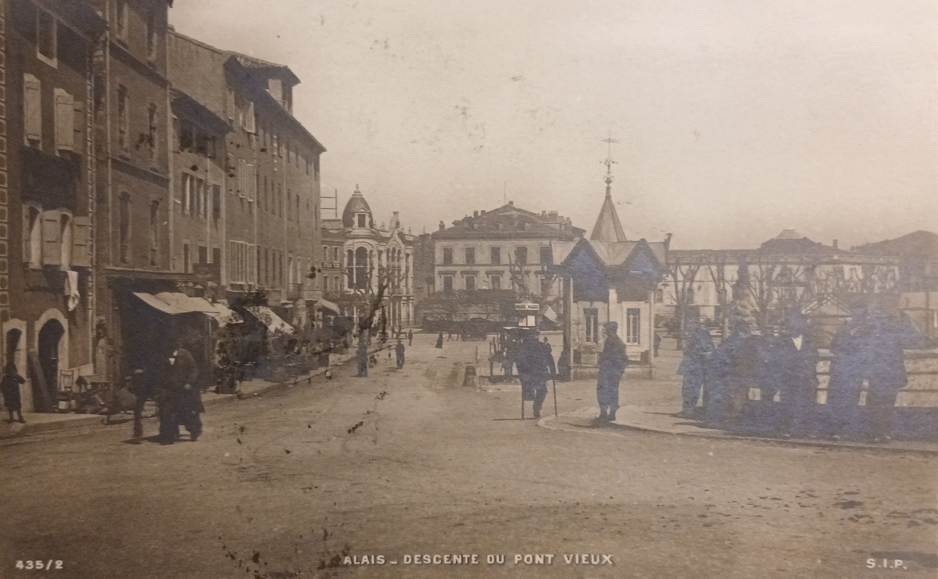 ALAIS - descente du pont vieux
Carte postale ancienne - Gard - Alès