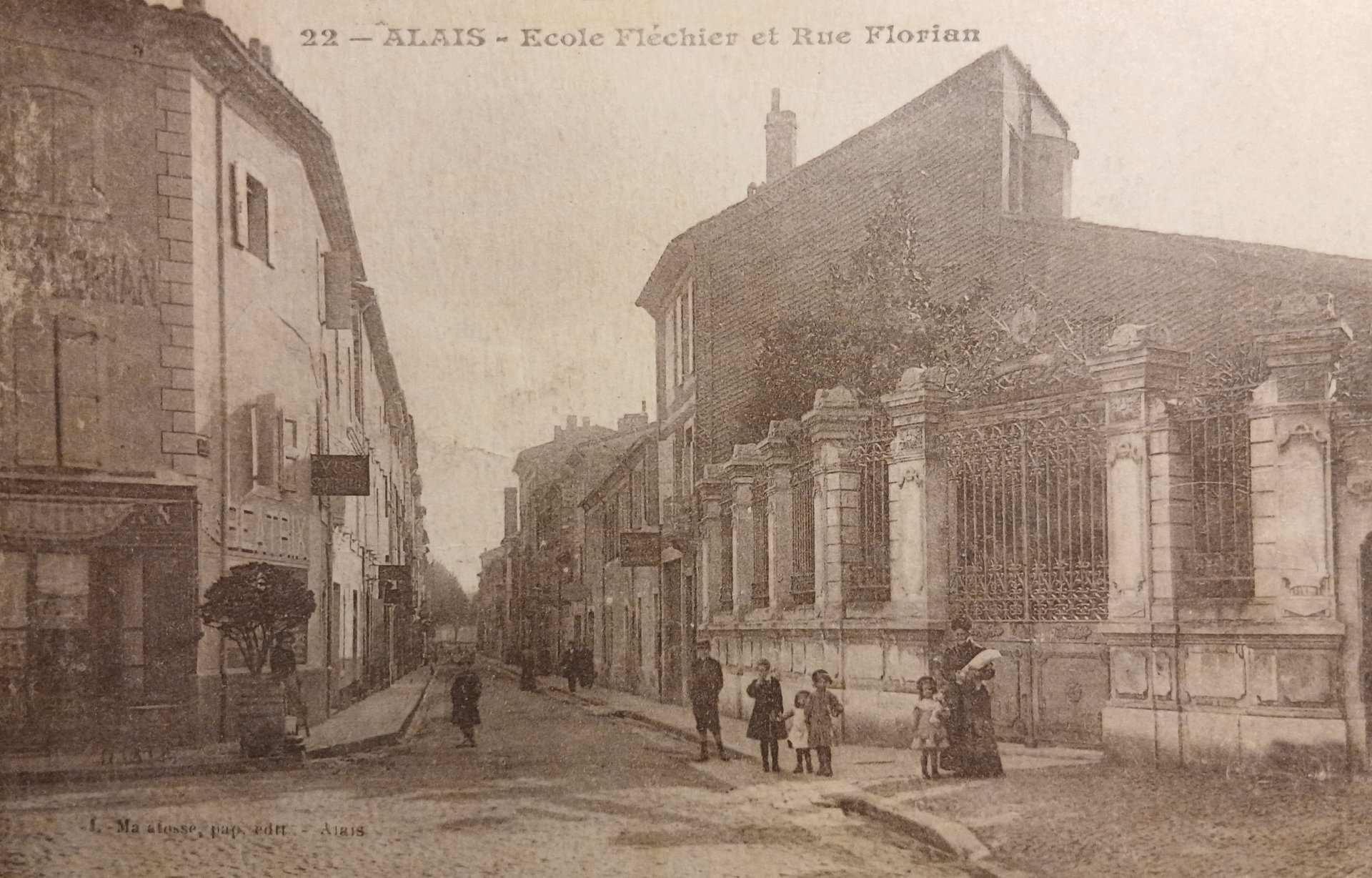 CPA ancienne ALAIS - Alès
Ecole Fléchier et rue Florian