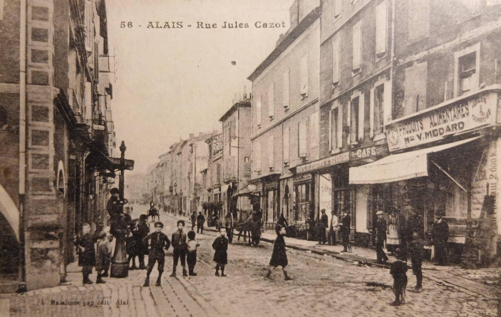 Carte postale ancienne.
ALAIS - rue Jules Cazot