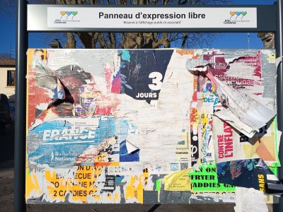 Panneaux affichage élections municipales d'Alès