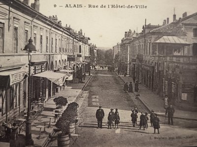 CPA Ales - rue de l'hôtel de ville