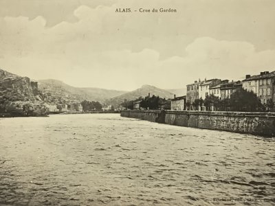 Carte postale ancienne d'Alès.
a ville s'appelait ALAIS à l'époque.
Crue du Gardon