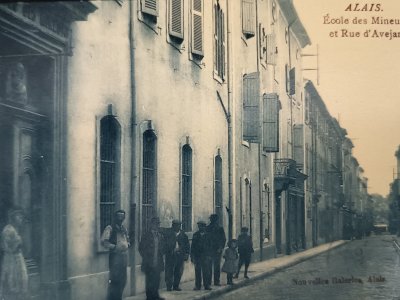 Rue d'Avéjan - école des mineurs.
Carte postale ancienne - ALAIS - Alès