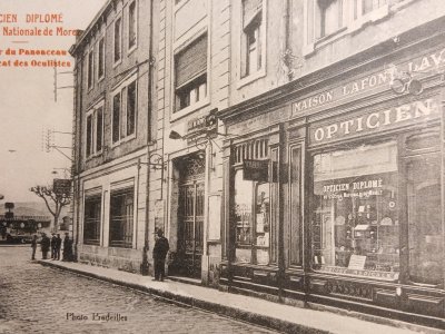 Rue d'Avéjan - opticien lafont laval 
Carte postale ancienne - ALAIS -Alès Gard