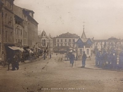 ALAIS - descente du pont vieux
Carte postale ancienne - Gard - Alès