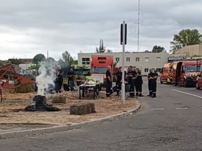 Manifestation.
Les pompiers aussi ont des revendications